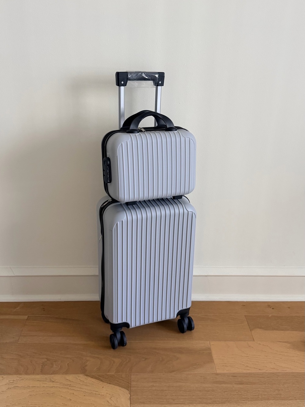 2-Piece Carry On Luggage Set 20” Rolling Suitcase + 14” Makeup Bag TSA Lock